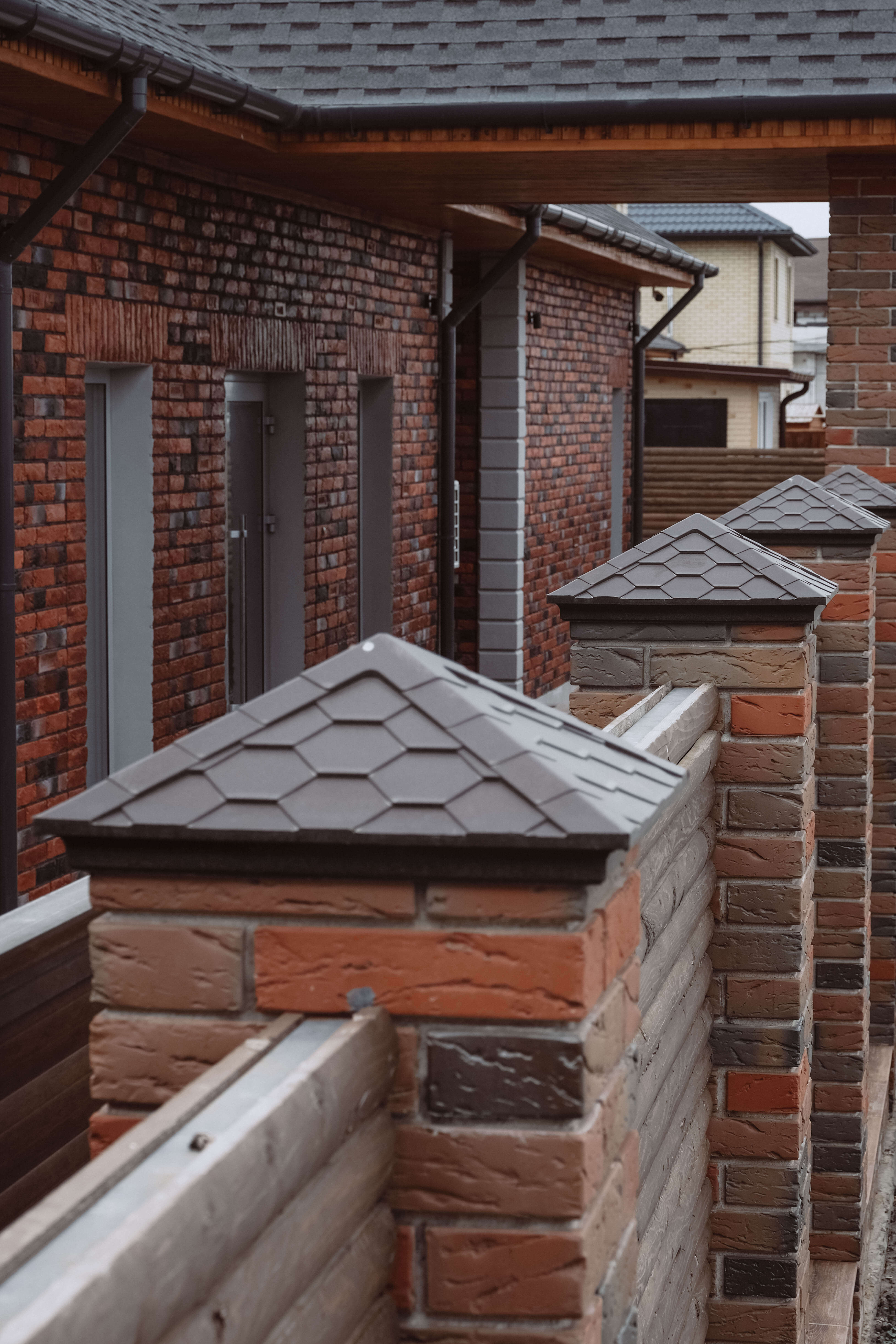 Колпак Zking Эверест Коричневый на столб 1.5х1.5 кирпича (390х390мм) в Сызрани фото